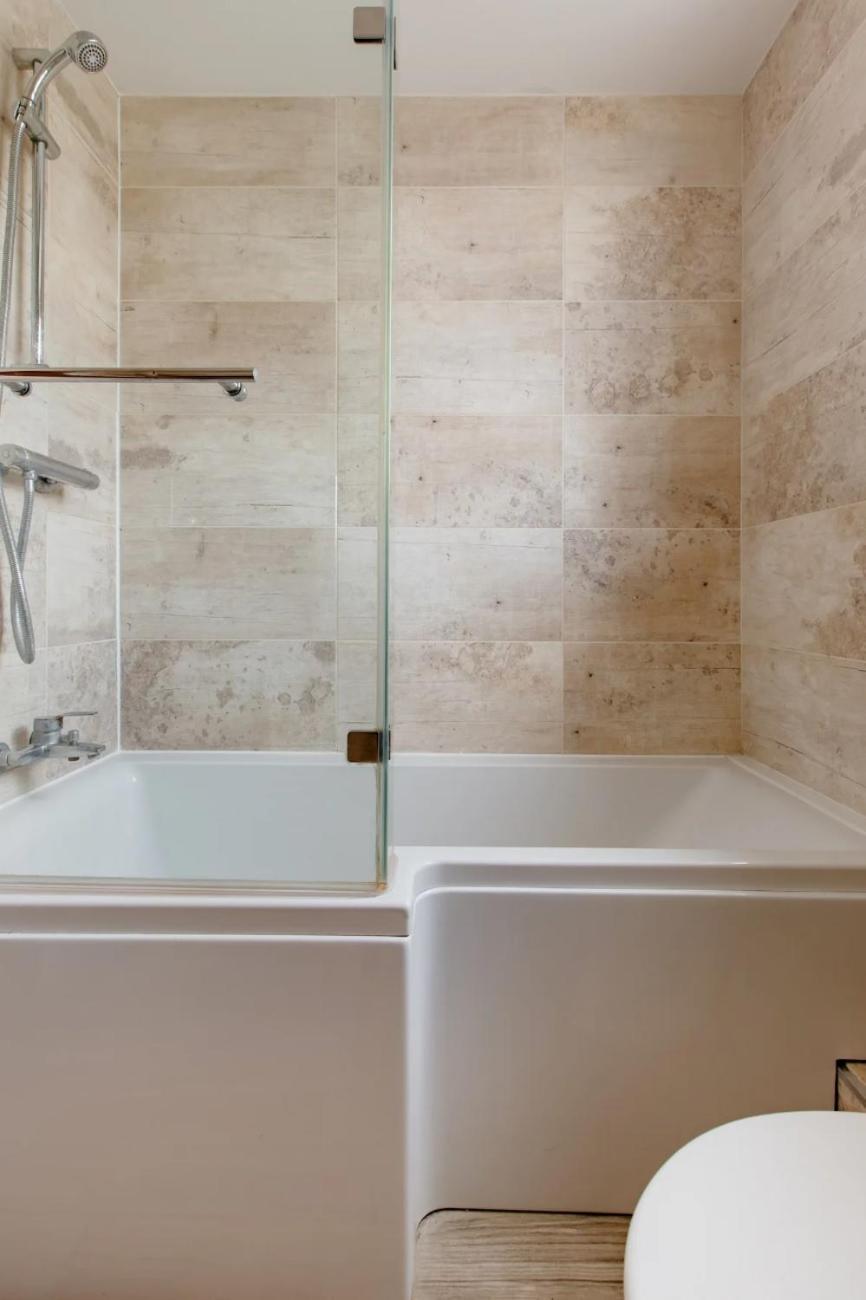 Double Room Edmonton Green, London N9 Εξωτερικό φωτογραφία